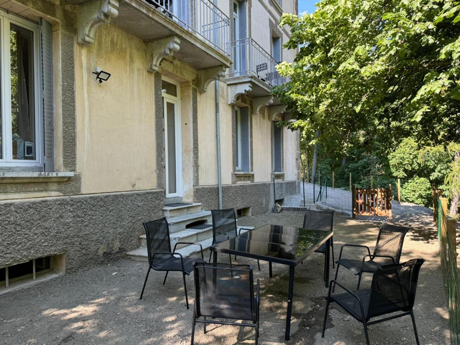 Appartements Confortables Avec Vue Montagne - Residence Villa Belle Fleur Chateau-Ville-Vieille Exterior photo